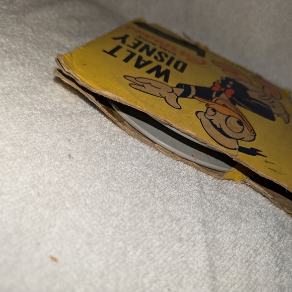 Disney Retro Mickey Mouse Yellow and Red Home Movie - Picture 5 of 7